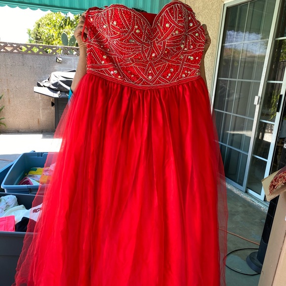 It a good condition I only used one time you just need send to wash that all - Picture 1 of 2